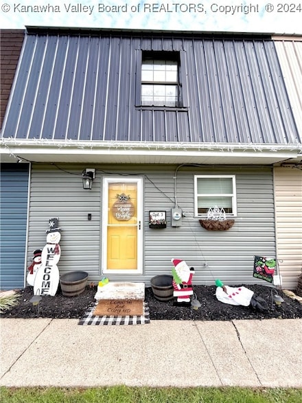 1931 Pinewood Dr Unit 3, Charleston, WV 25320