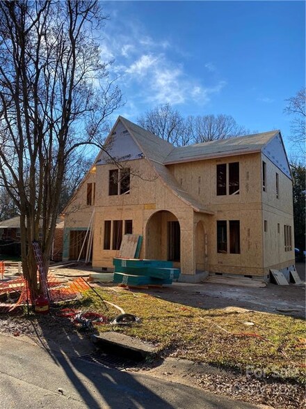700 Manhasset Rd, Charlotte, NC 28209