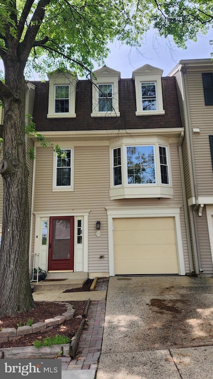 35 S Floyd St, Alexandria, VA 22304