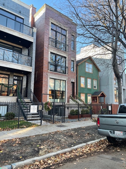 1024 N Honore St Unit 2, Chicago, IL 60622