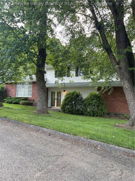 2007 Chapel Hill Ln, Charleston, WV 25312