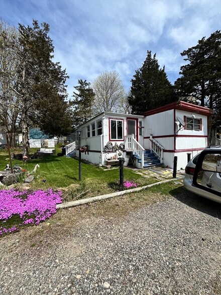 2 3rd Ave, Pocasset, MA 02559