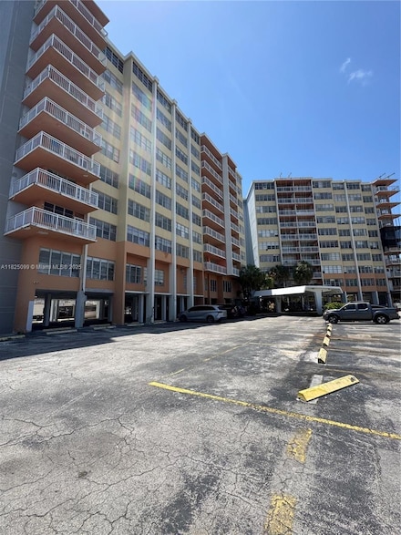 2025 NE 164th St Unit 206, North Miami Beach, FL 33162