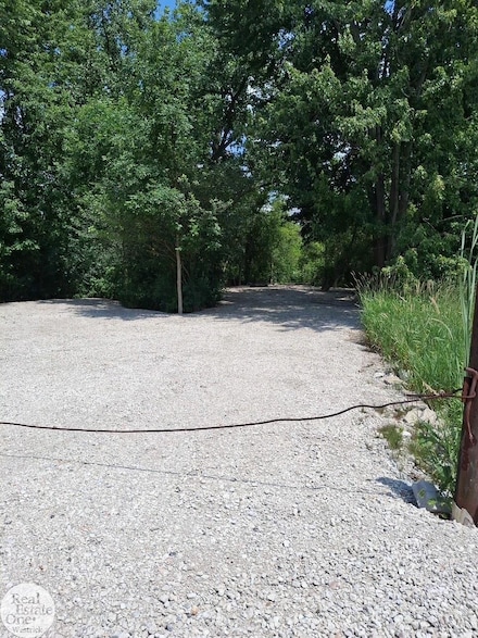 4320 Broadbridge Rd, Cottrellville, MI 48039