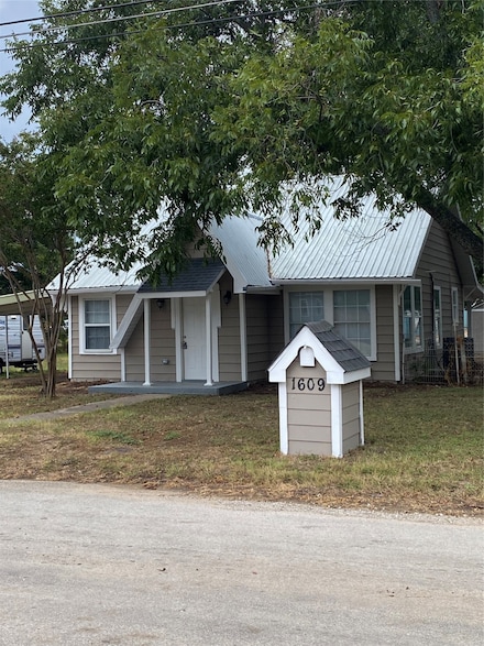 1609 Waco St, Brownwood, TX 76801