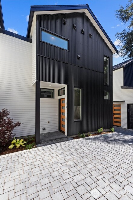 2311 N 135th St Unit B, Seattle, WA 98133