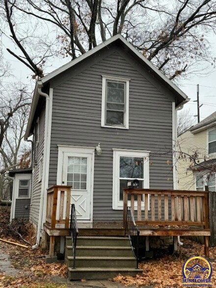 1729 SW Central Park Ave, Topeka, KS 66604