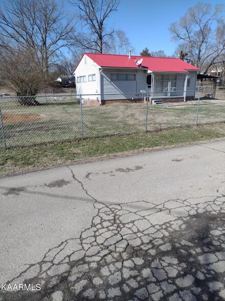 2407 Bradley St, Maryville, TN 37804