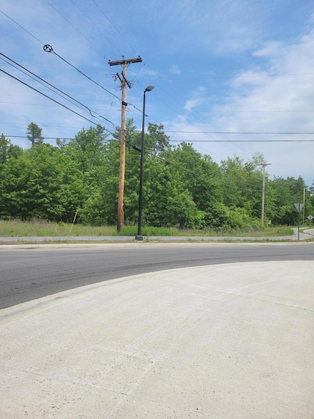 15 Manchester Rd, Standish, ME 04085