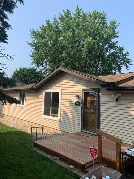 2517 Walnut Dr, Wonder Lake, IL 60097
