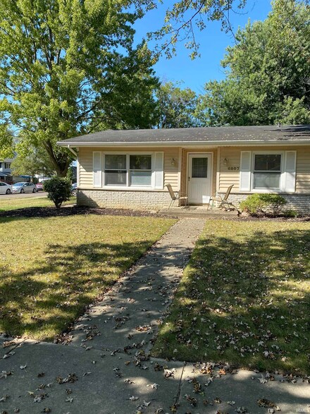 6807 Forestwood Dr, Fort Wayne, IN 46815