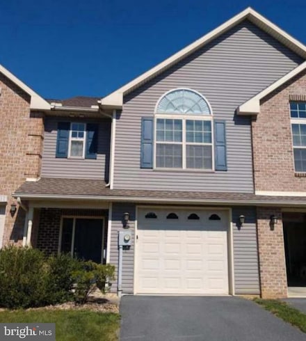2033 Powell Dr, Chambersburg, PA 17201