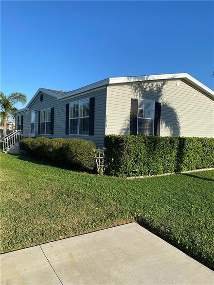 25018 Begonia Ct, Astatula, FL 34705