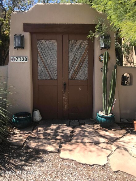 7320 N Cortaro Rd, Tucson, AZ 85743