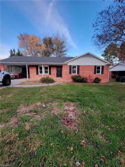 3208 Wellingford Dr, High Point, NC 27265