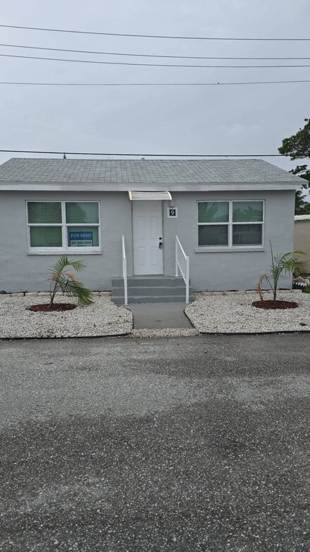 9 15 Pine Ridge Dr, Riviera Beach, FL 33404