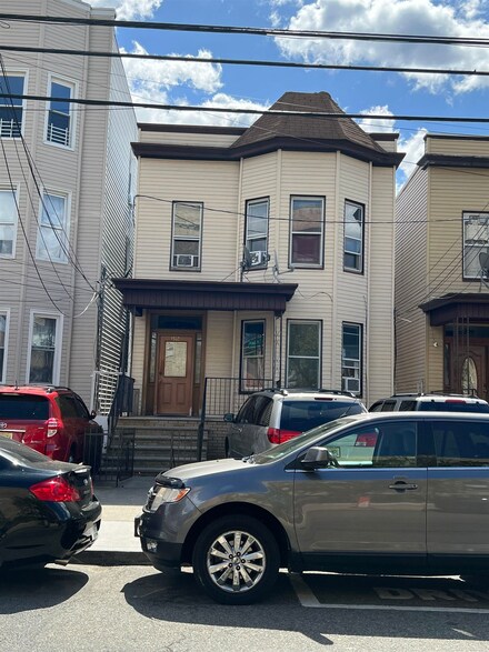 4532 Hudson Ave, Union City, NJ 07087