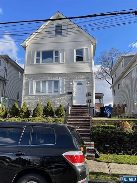 60 Morrissee Ave, Wallington, NJ 07057