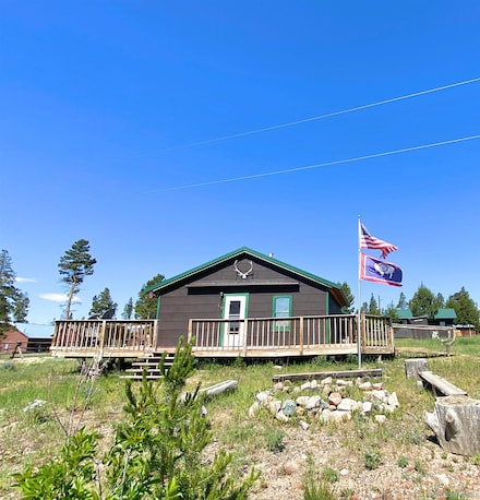 6 Brandt Ln, Laramie, WY 82070