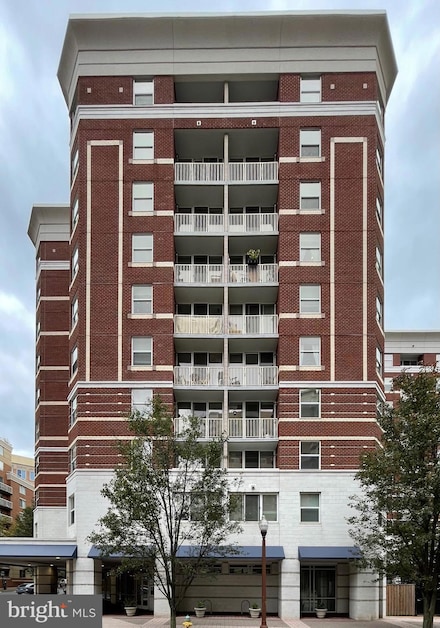 880 N Pollard St Unit 605, Arlington, VA 22203