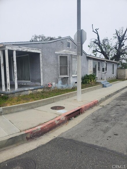 1702 E 124th St, Compton, CA 90222