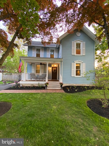 129 Longshore Ave, Yardley, PA 19067