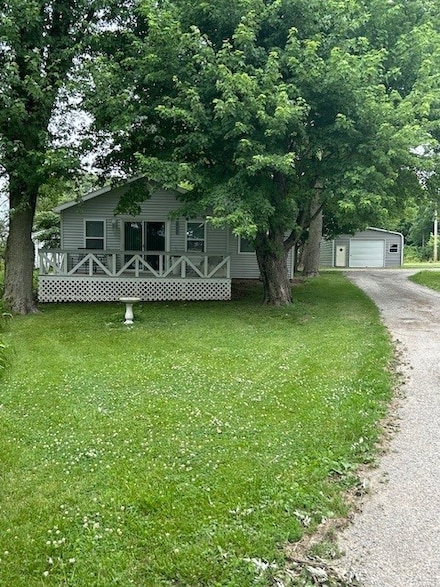 3221 E Lake Paradise Rd, Mattoon, IL 61938