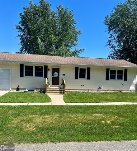 300 W Broadway St, Colfax, IA 50054