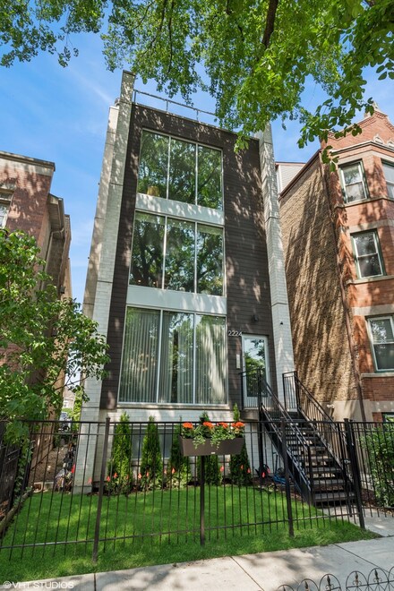 2224 N Seeley Ave Unit 2, Chicago, IL 60647