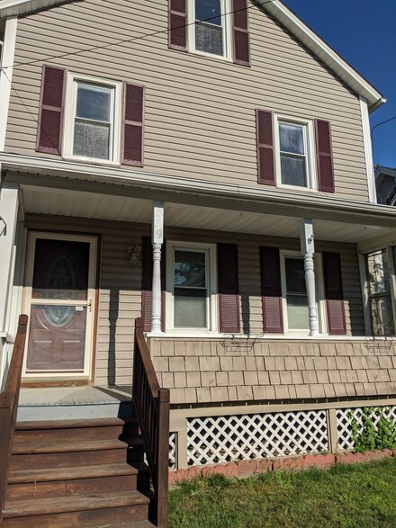 9 Crotteau St, Adams, MA 01220