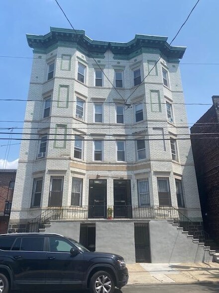 226 Ogden Ave Unit 2A, Jersey City, NJ 07307