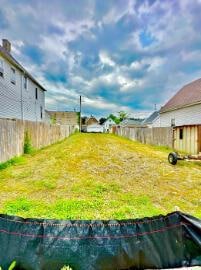 2685 S 7th St, Milwaukee, WI 53215