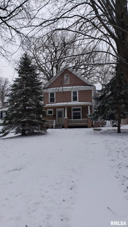 927 Sylvan Ave, Davenport, IA 52803