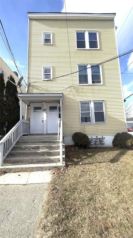 211 Winnikee Ave Unit 2, Poughkeepsie, NY 12601