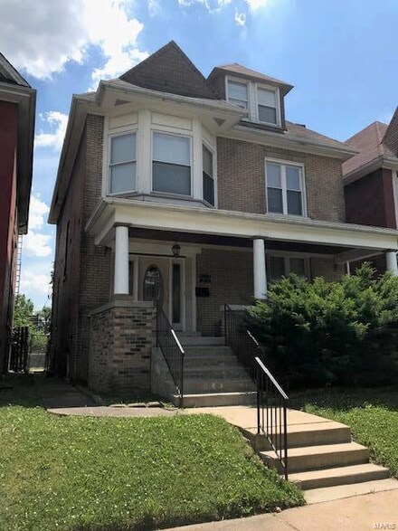 5090 Cabanne Ave, Saint Louis, MO 63113