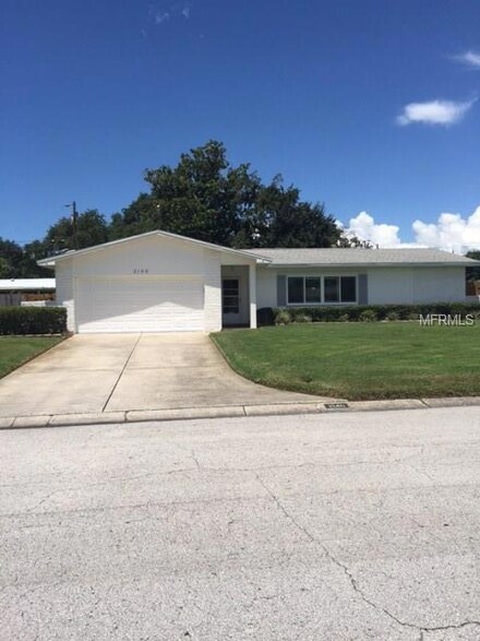 2140 University Dr S, Clearwater, FL 33764