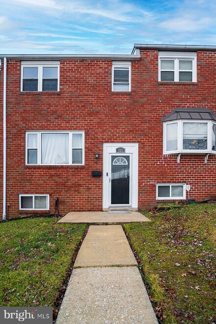 925 Regina Dr, Halethorpe, MD 21227