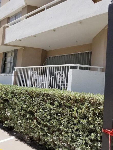 1980 S Ocean Dr Unit M C, Hallandale Beach, FL 33009