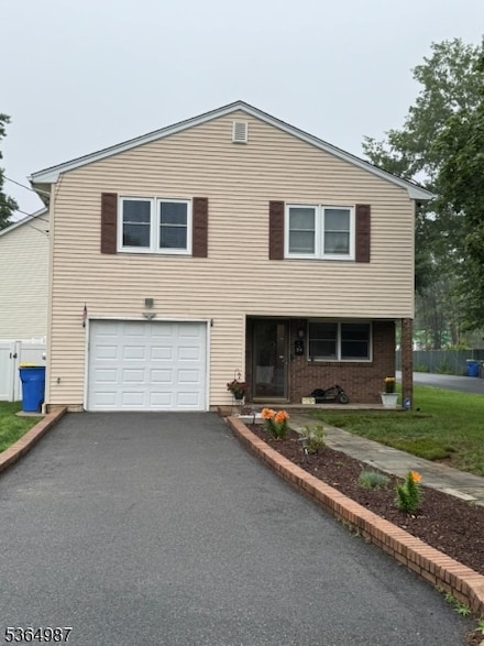 14 Lenox Ave, Green Brook, NJ 08812