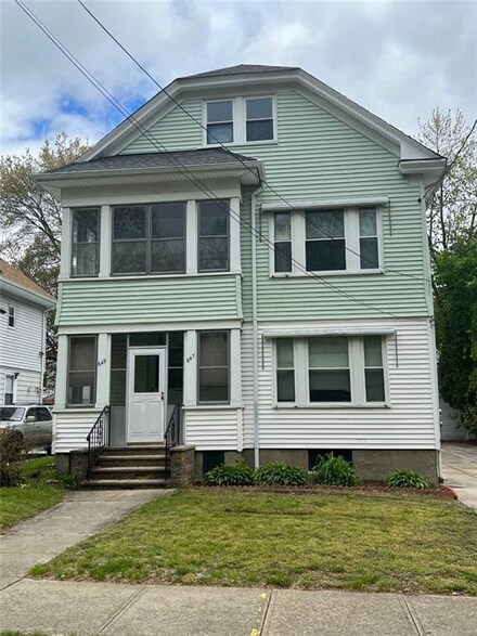 647 Pleasant Valley Pkwy, Providence, RI 02908