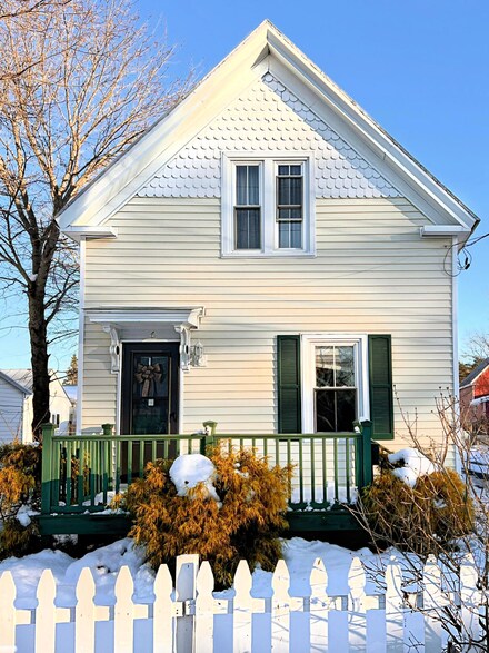6 Pratt Ct, Skowhegan, ME 04976