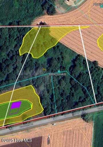 2 Bradshaw St, Clinton, NC 28328