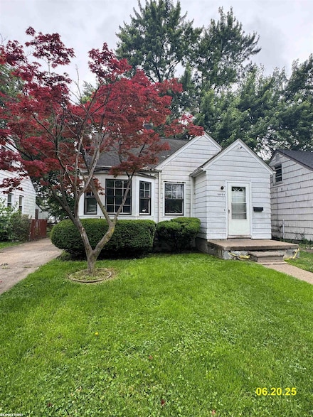 18954 Kingsville St, Harper Woods, MI 48225