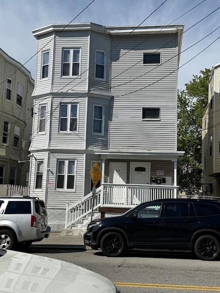 318-320 Lawrence St Unit 3, Lawrence, MA 01841