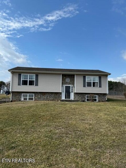 525 Gray Rd, Greeneville, TN 37743