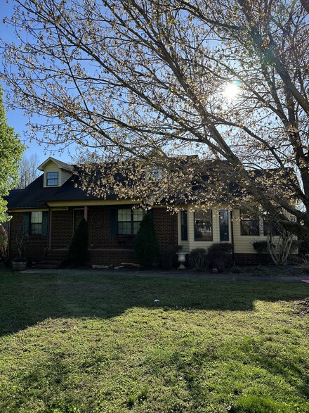 472 Creek Ln, McMinnville, TN 37110