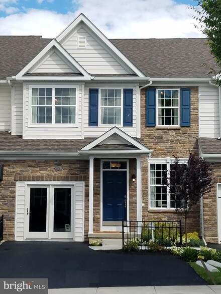 635 Fountain View Cir Unit HM05, Allentown, PA 18104
