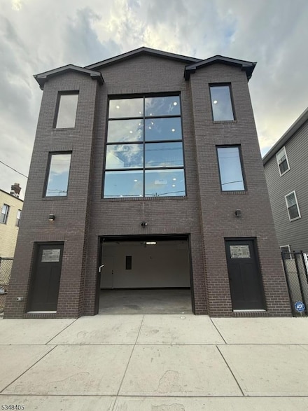 411 S 10th St, Newark, NJ 07103