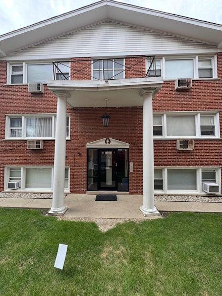 10105 Hartford Ct Unit 2A, Schiller Park, IL 60176