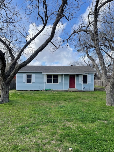 1205 N East St, Edna, TX 77957